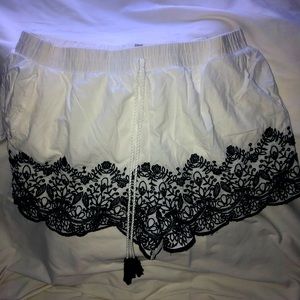 Embroidery white Charlotte Russe shorts size L